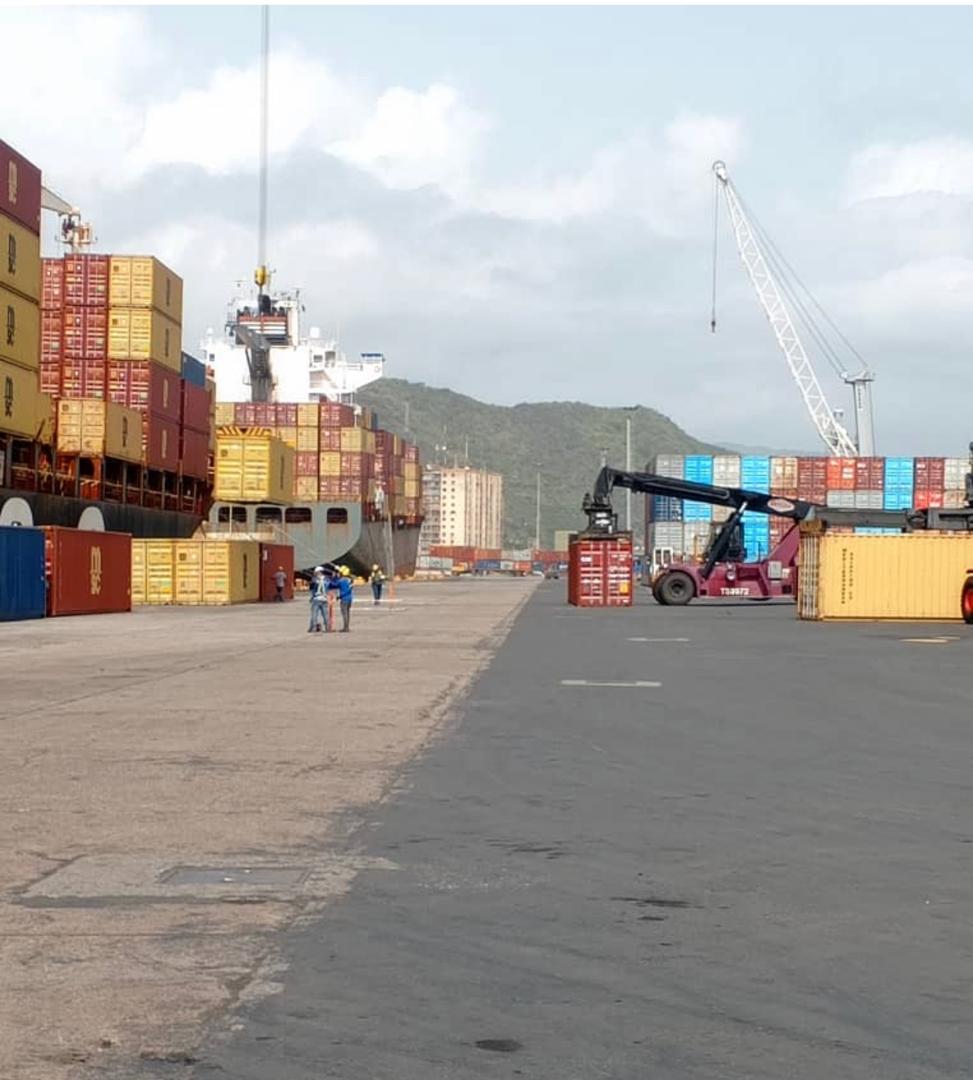 Estiba y desestiba de carga contenerizada en muelle CPAS